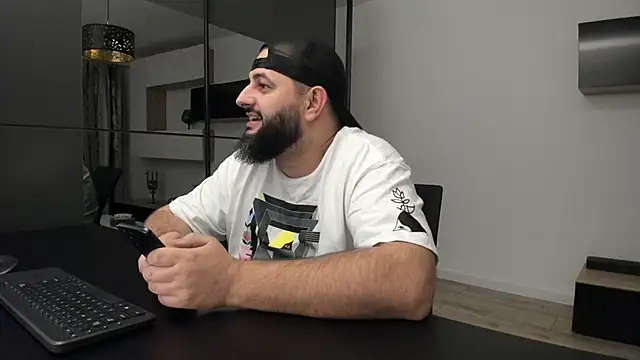 Snapshot of DravenPeak chatting on November 2025 10:53:02 PM DravenPeak online show from November 2025 10:53:02 PM