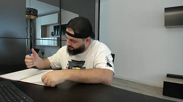 Snapshot of DravenPeak chatting on November 2025 10:49:02 AM DravenPeak online show from November 2025 10:49:02 AM