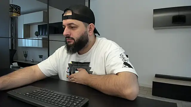 Snapshot of DravenPeak chatting on November 2025 08:27:01 AM DravenPeak online show from November 2025 08:27:01 AM