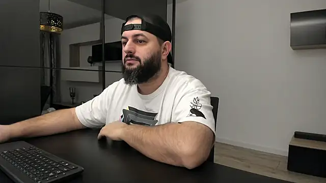 Snapshot of DravenPeak chatting on November 2025 02:14:01 AM DravenPeak online show from November 2025 02:14:01 AM