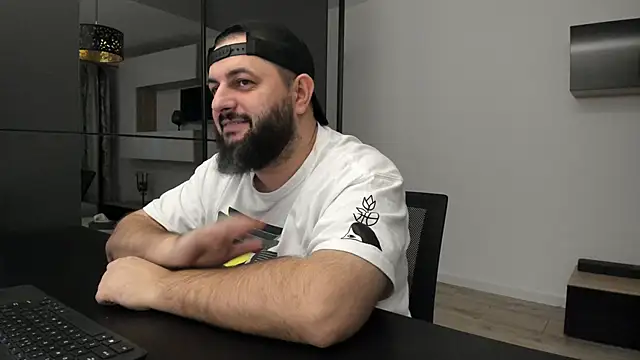 Snapshot of DravenPeak chatting on November 2025 02:20:01 PM DravenPeak online show from November 2025 02:20:01 PM