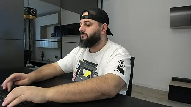 Snapshot of DravenPeak chatting on November 2025 12:20:01 PM DravenPeak online show from November 2025 12:20:01 PM