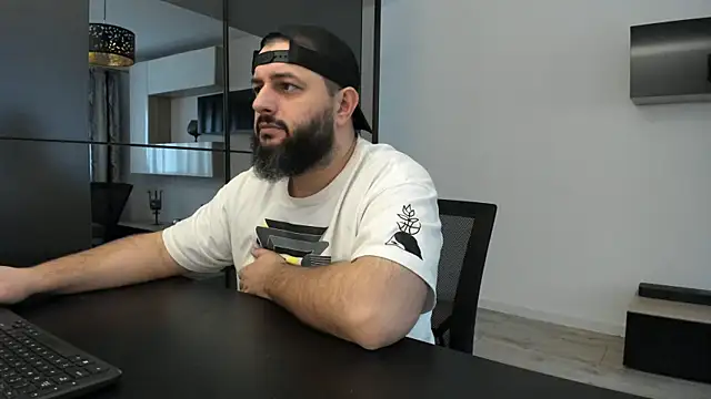 Snapshot of DravenPeak chatting on December 2025 10:09:01 AM DravenPeak online show from December 2025 10:09:01 AM