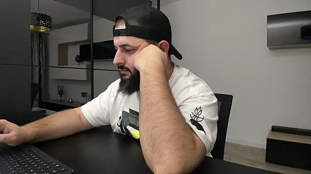 Snapshot of DravenPeak chatting on December 2025 10:15:01 PM DravenPeak online show from December 2025 10:15:01 PM