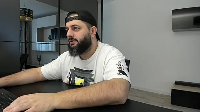 Snapshot of DravenPeak chatting on December 2025 01:05:02 PM DravenPeak online show from December 2025 01:05:02 PM