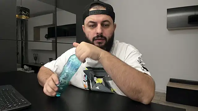 Snapshot of DravenPeak chatting on December 2025 11:47:02 PM DravenPeak online show from December 2025 11:47:02 PM