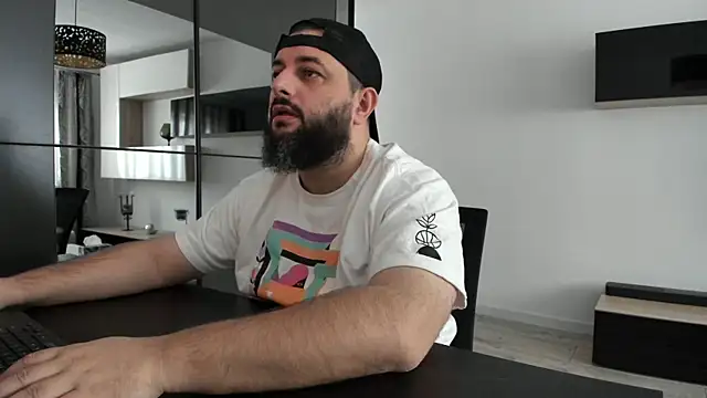 Snapshot of DravenPeak chatting on December 2025 10:02:01 AM DravenPeak online show from December 2025 10:02:01 AM