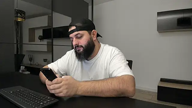 Snapshot of DravenPeak chatting on December 2025 04:23:01 PM DravenPeak online show from December 2025 04:23:01 PM