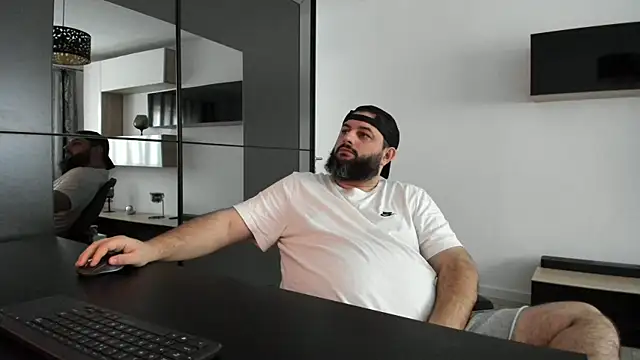 Snapshot of DravenPeak chatting on December 2025 12:54:01 PM DravenPeak online show from December 2025 12:54:01 PM