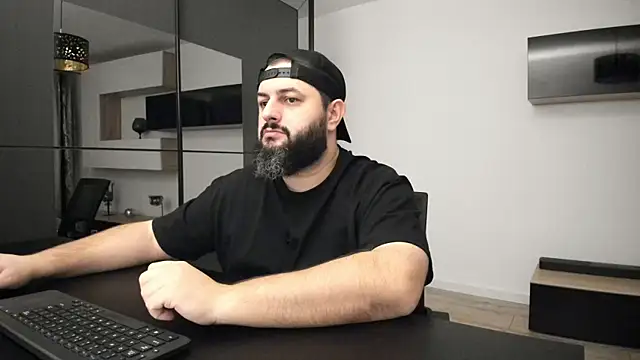 Snapshot of DravenPeak chatting on December 2025 03:07:01 PM DravenPeak online show from December 2025 03:07:01 PM