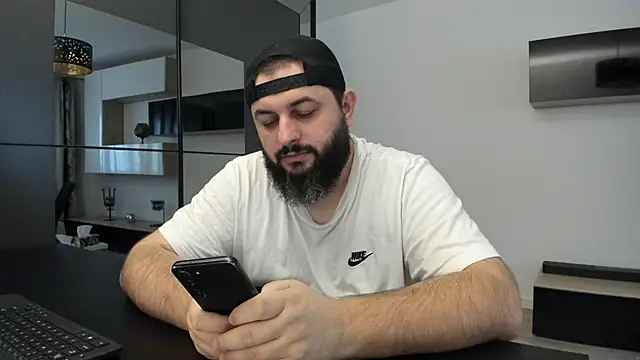 Snapshot of DravenPeak chatting on December 2025 01:50:02 PM DravenPeak online show from December 2025 01:50:02 PM