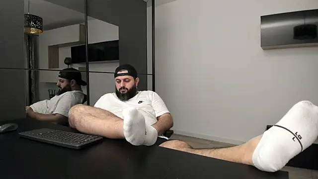 Snapshot of DravenPeak chatting on December 2025 12:29:01 AM DravenPeak online show from December 2025 12:29:01 AM