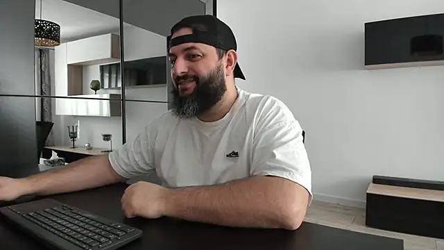 Snapshot of DravenPeak chatting on December 2025 12:45:01 PM DravenPeak online show from December 2025 12:45:01 PM