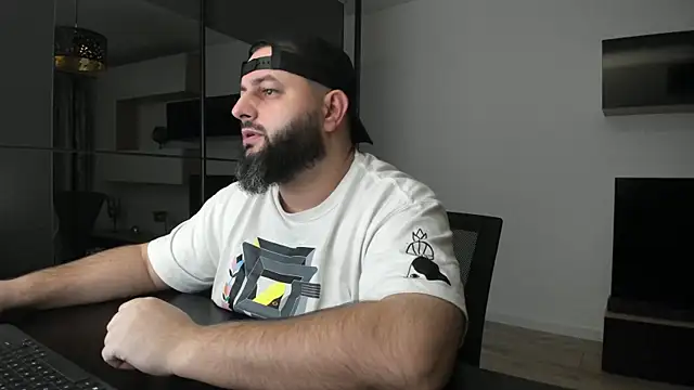 Snapshot of DravenPeak chatting on January 2026 07:05:02 PM DravenPeak online show from January 2026 07:05:02 PM