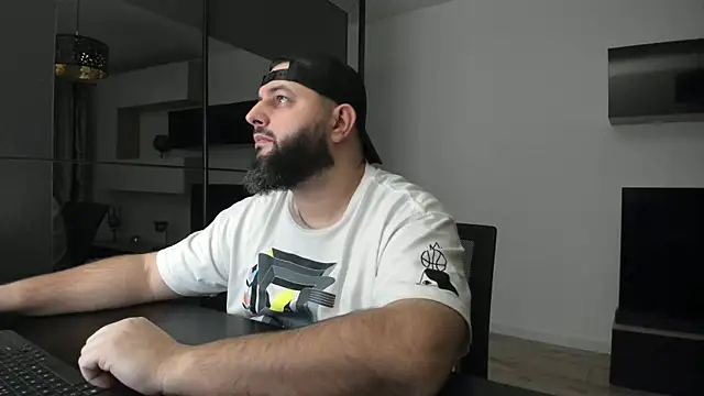 Snapshot of DravenPeak chatting on January 2026 07:48:01 PM DravenPeak online show from January 2026 07:48:01 PM