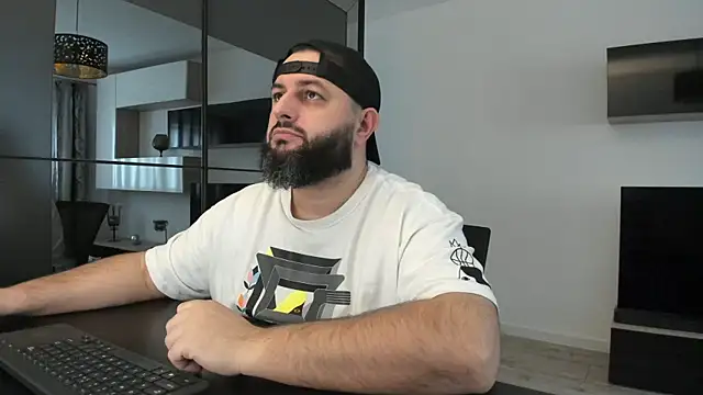 Snapshot of DravenPeak chatting on January 2026 12:40:02 PM DravenPeak online show from January 2026 12:40:02 PM