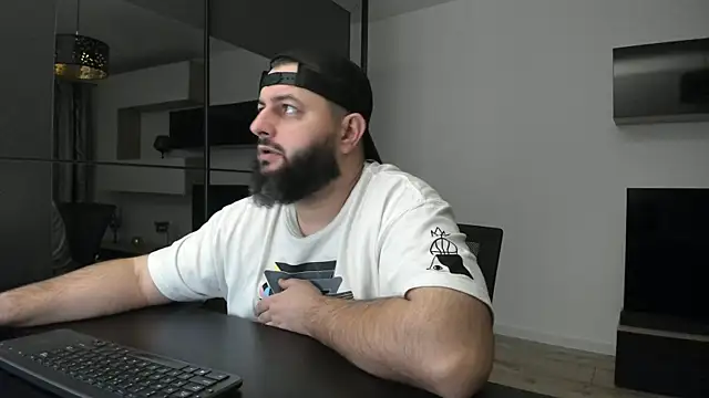 Snapshot of DravenPeak chatting on January 2026 08:03:01 PM DravenPeak online show from January 2026 08:03:01 PM