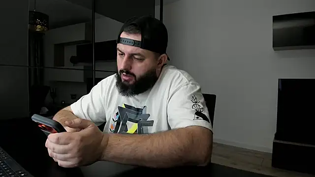 Snapshot of DravenPeak chatting on February 2026 08:35:01 PM DravenPeak online show from February 2026 08:35:01 PM