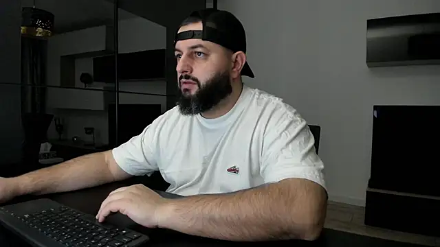 Snapshot of DravenPeak chatting on February 2026 08:49:02 PM DravenPeak online show from February 2026 08:49:02 PM