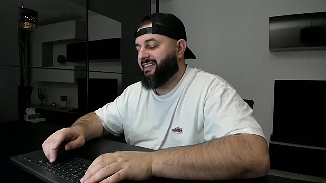 Snapshot of DravenPeak chatting on February 2026 07:25:02 PM DravenPeak online show from February 2026 07:25:02 PM