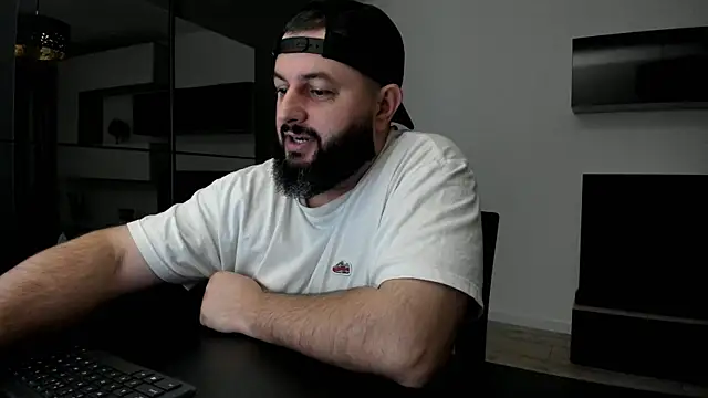 Snapshot of DravenPeak chatting on February 2026 07:00:02 PM DravenPeak online show from February 2026 07:00:02 PM