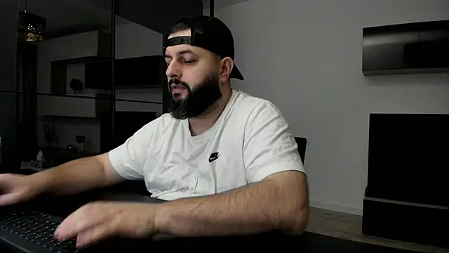 Snapshot of DravenPeak chatting on February 2026 07:03:02 PM DravenPeak online show from February 2026 07:03:02 PM