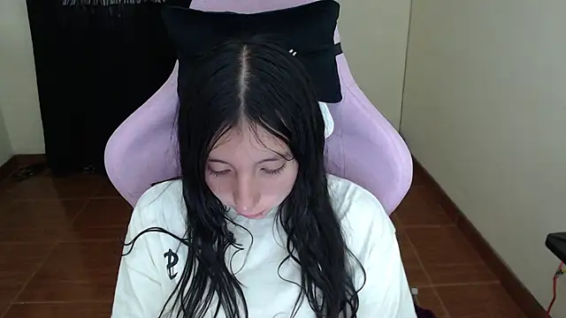 Snapshot of ScarlettShirahoshi chatting on September 2025 07:57:02 PM ScarlettShirahoshi online show from September 2025 07:57:02 PM