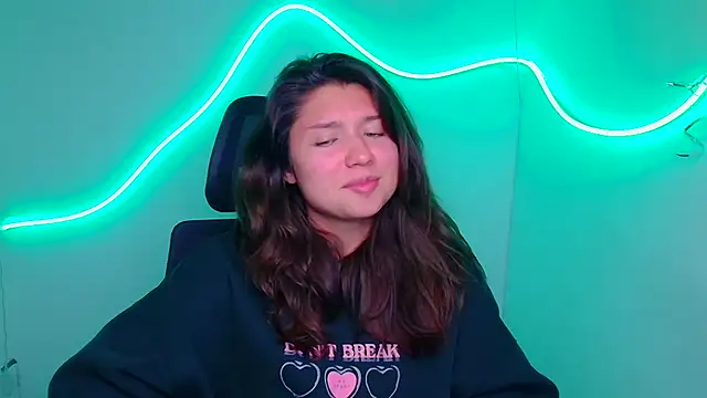 Snapshot of Sandra_Curly chatting on September 2025 09:15:02 PM Sandra Curly online show from September 2025 09:15:02 PM