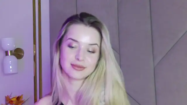 Snapshot of Touch_me chatting on November 2025 05:14:02 PM Touch me online show from November 2025 05:14:02 PM