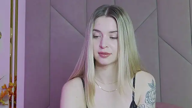 Snapshot of Touch_me chatting on November 2025 04:00:01 PM Touch me online show from November 2025 04:00:01 PM