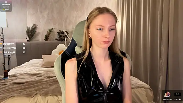 BrightAnnie online show from December 2025 07:53:02 PM