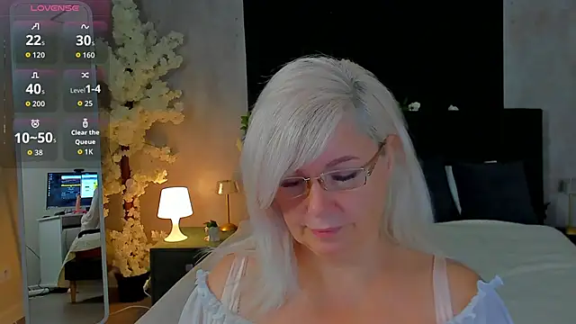 Hella Fabel online show from November 2025 01:11:01 AM