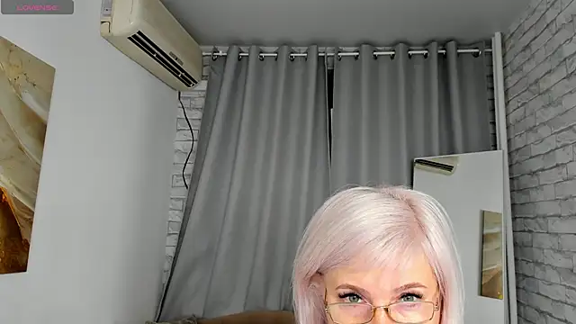 Hella Fabel online show from December 2025 01:11:02 AM