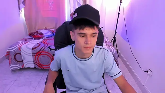 Snapshot of Aron_Boyy chatting on April 2026 08:44:01 PM Aron Boyy online show from April 2026 08:44:01 PM