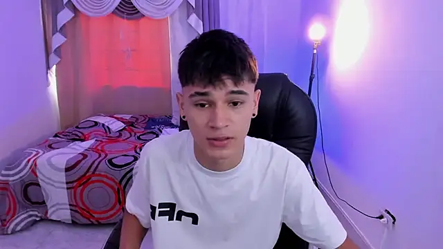 Snapshot of Aron_Boyy chatting on May 2026 09:12:01 PM Aron Boyy online show from May 2026 09:12:01 PM