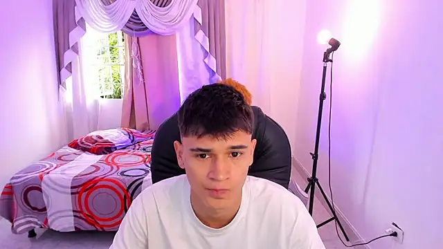 Snapshot of Aron_Boyy chatting on May 2026 09:46:01 PM Aron Boyy online show from May 2026 09:46:01 PM