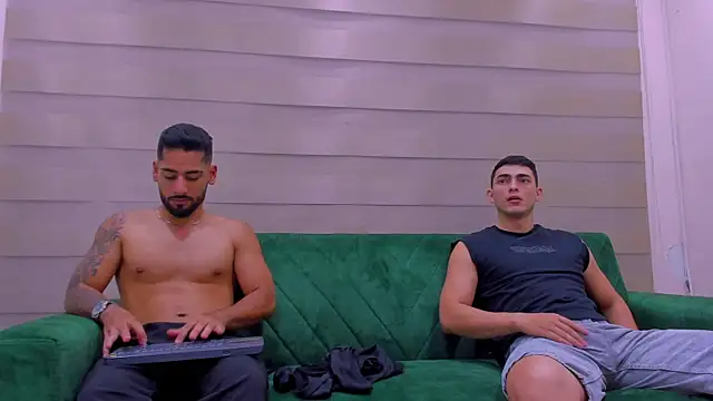 Snapshot of mike_friends chatting on November 2025 01:05:02 AM mike friends online show from November 2025 01:05:02 AM