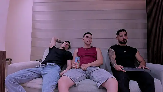 Snapshot of mike_friends chatting on November 2025 12:56:02 AM mike friends online show from November 2025 12:56:02 AM