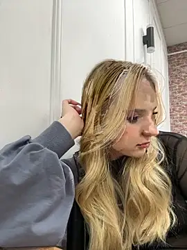 Sky Cutie online show from November 2025 04:16:01 AM