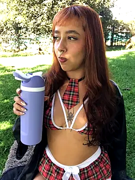 AliceMrtnz online show from November 2025 08:29:01 PM