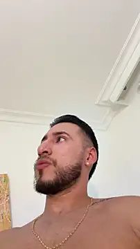 Thiago Hill online show from December 2025 09:44:02 PM