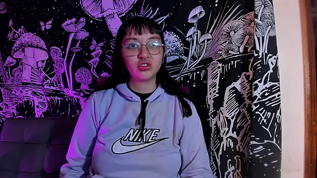 Snapshot of Violetaa_Leee chatting on October 2025 01:37:02 AM Violetaa Leee online show from October 2025 01:37:02 AM