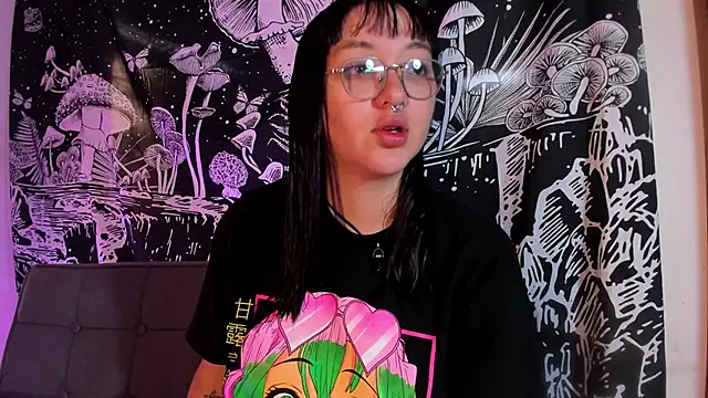 Snapshot of Violetaa_Leee chatting on October 2025 07:13:01 PM Violetaa Leee online show from October 2025 07:13:01 PM