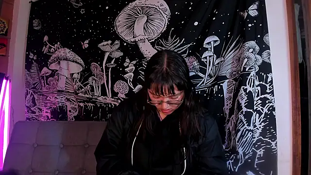 Snapshot of Violetaa_Leee chatting on October 2025 02:01:02 AM Violetaa Leee online show from October 2025 02:01:02 AM