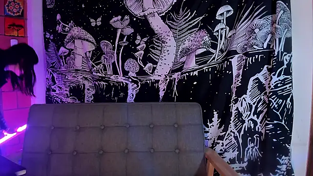 Snapshot of Violetaa_Leee chatting on October 2025 01:57:01 AM Violetaa Leee online show from October 2025 01:57:01 AM