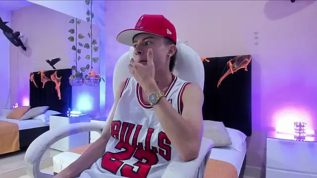 Nascary Fox online show from October 2025 08:07:01 PM