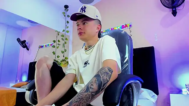 Nascary Fox online show from November 2025 07:59:02 PM