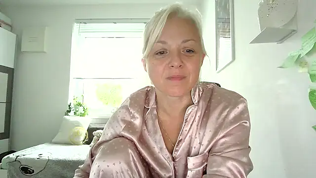 Linsy Kim online show from September 2025 05:41:01 AM