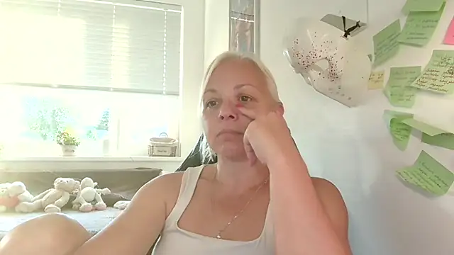 Linsy Kim online show from September 2025 04:41:02 PM