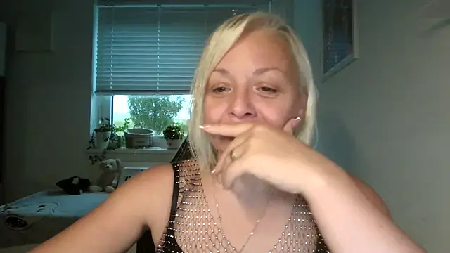 Linsy Kim online show from October 2025 05:37:01 AM